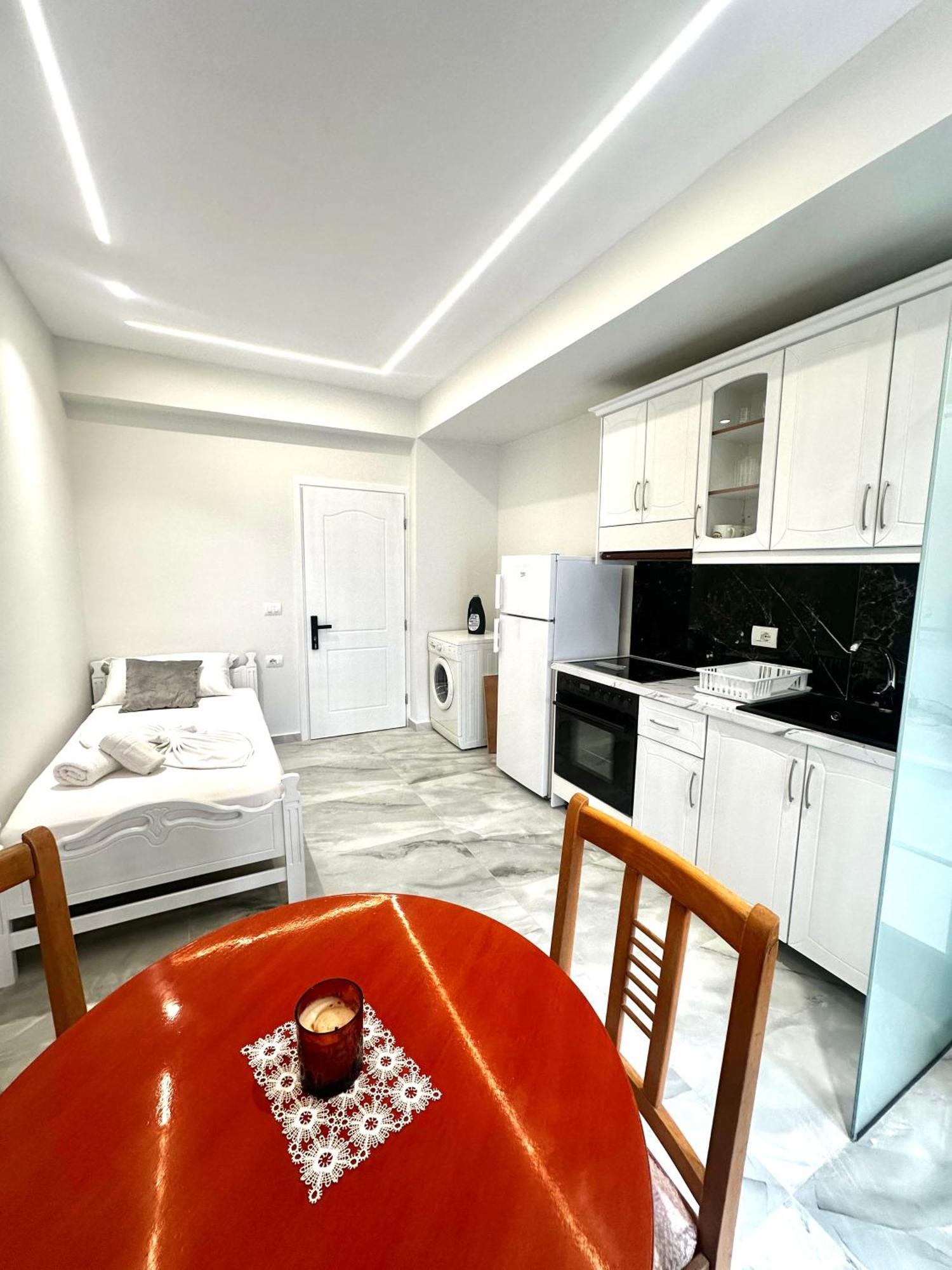 Summerland Saranda Exterior photo